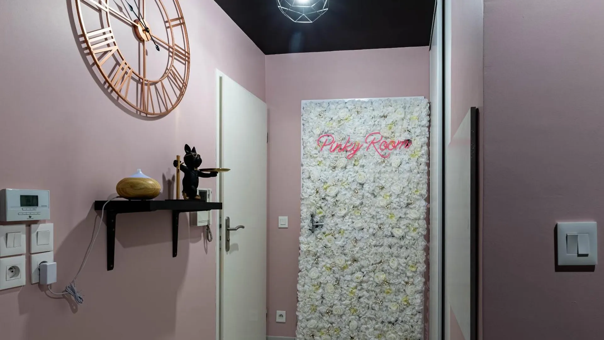 Pinky Room Villepinte  Apartment