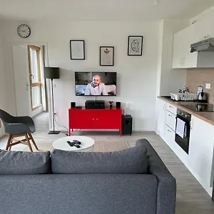  Appartement Cosy 2 Pieces Et Parking 30 Mns Gare Du Nord By Immo Kit